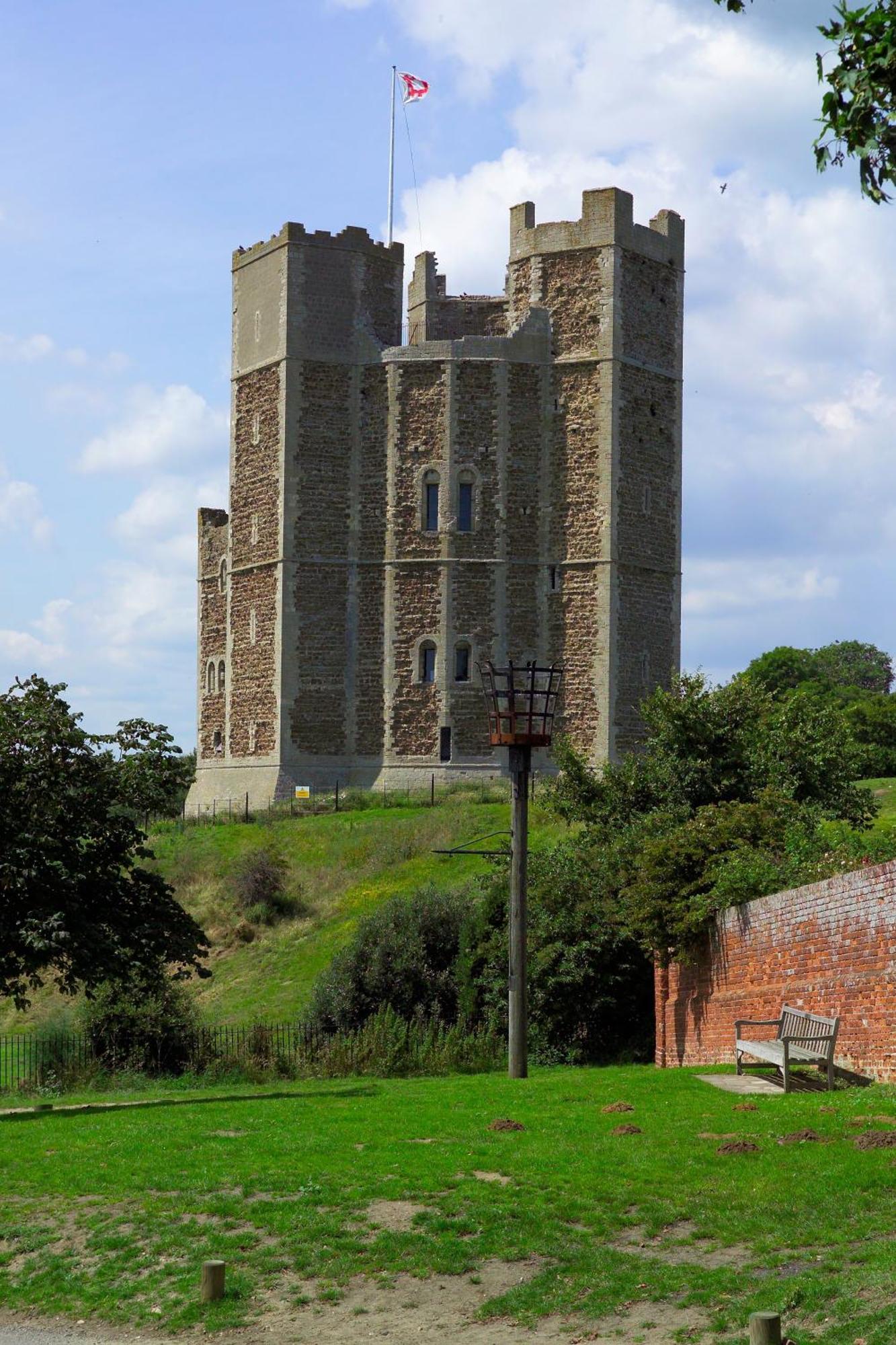 Crown And Castle Hotel Орфорд Екстериор снимка